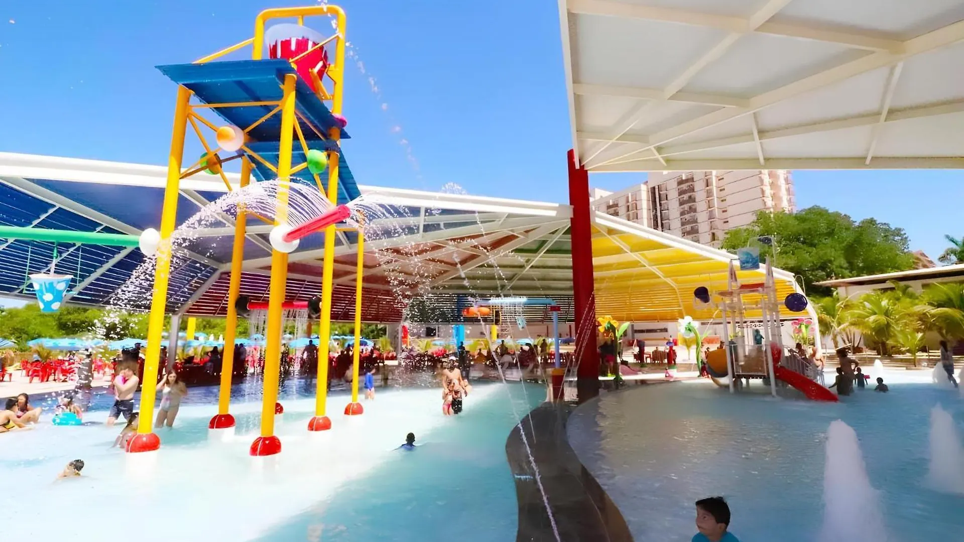 Spazzio Diroma - Acesso Gratuito Ao Acqua Park E Splash Caldas Novas Brasil