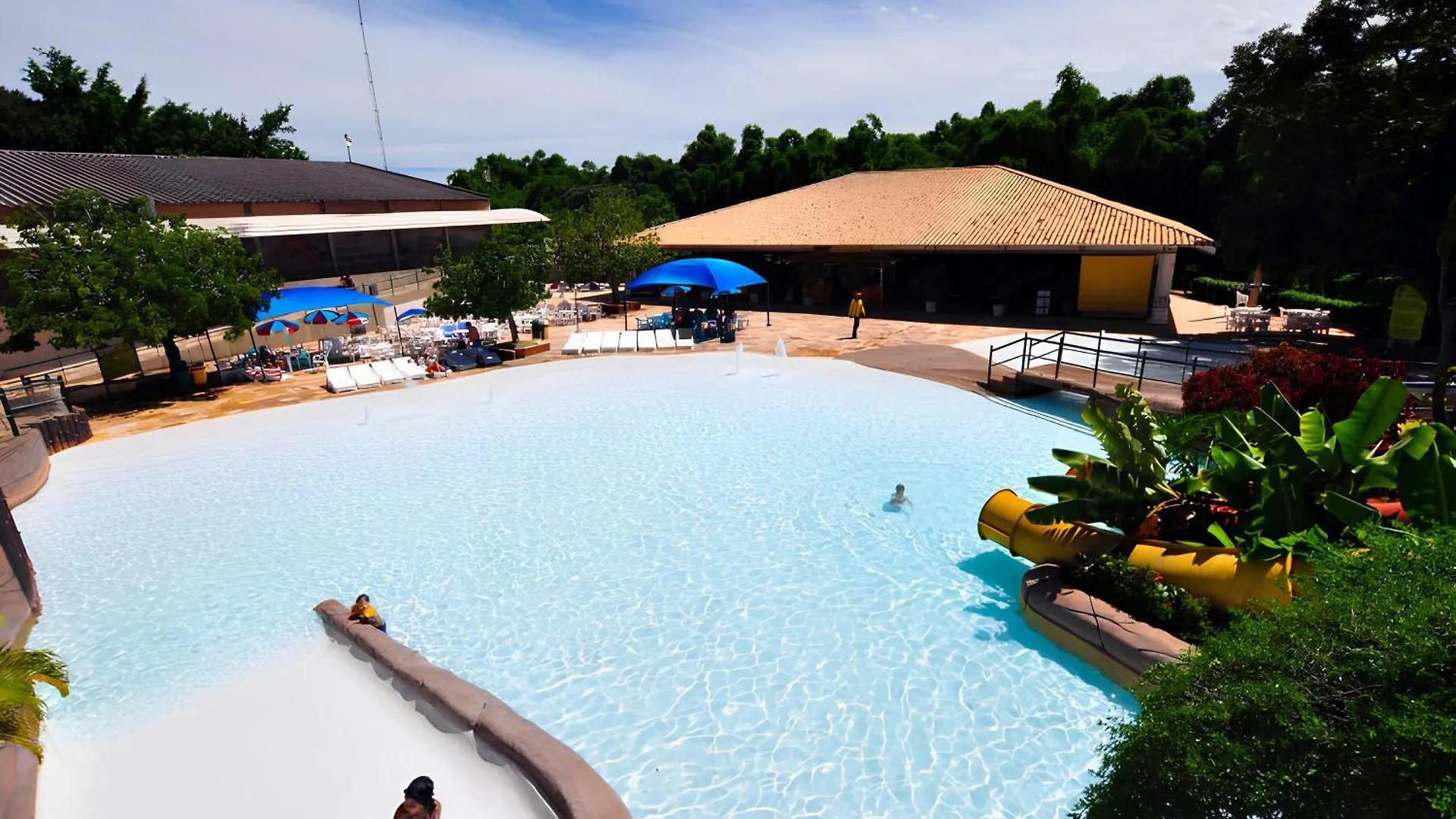 Spazzio Diroma - Acesso Gratuito Ao Acqua Park E Splash Caldas Novas 0*,
